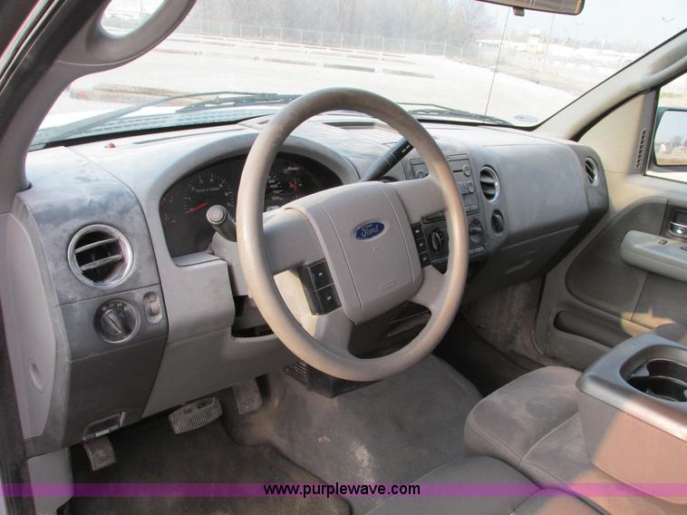 image for item F4048 2004 Ford F150 XLT Super Crew pickup truck