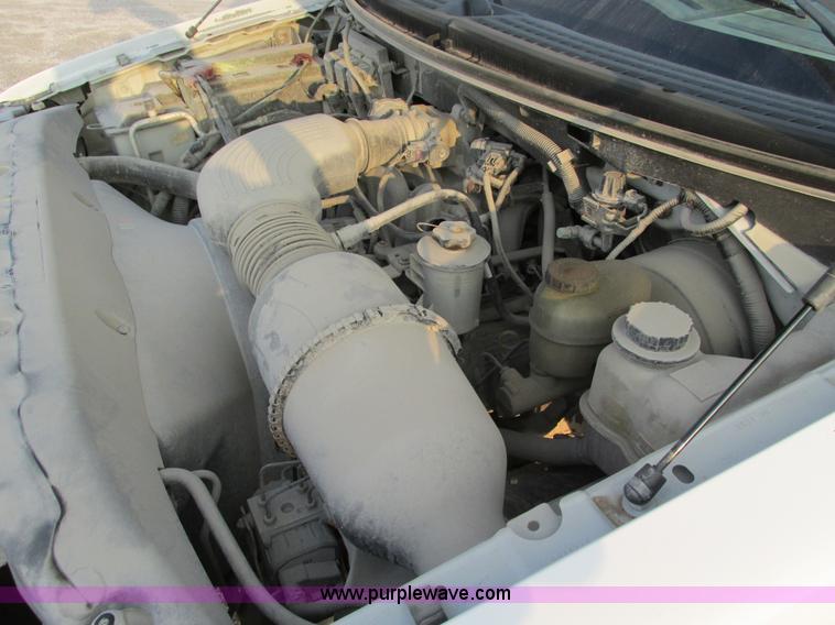 image for item F4048 2004 Ford F150 XLT Super Crew pickup truck