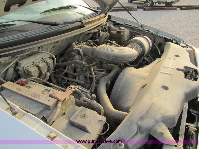 image for item F4048 2004 Ford F150 XLT Super Crew pickup truck