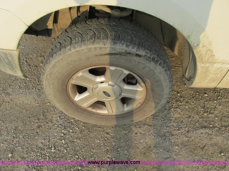 image for item F4048 2004 Ford F150 XLT Super Crew pickup truck