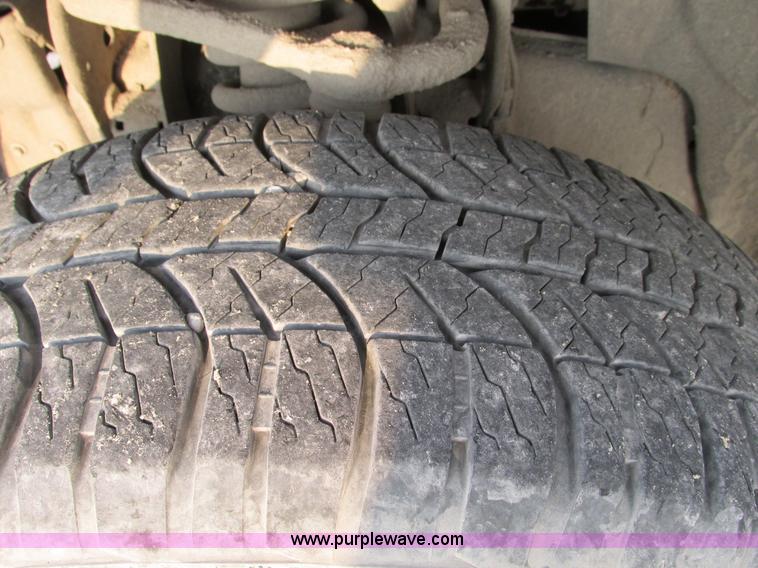 image for item F4048 2004 Ford F150 XLT Super Crew pickup truck