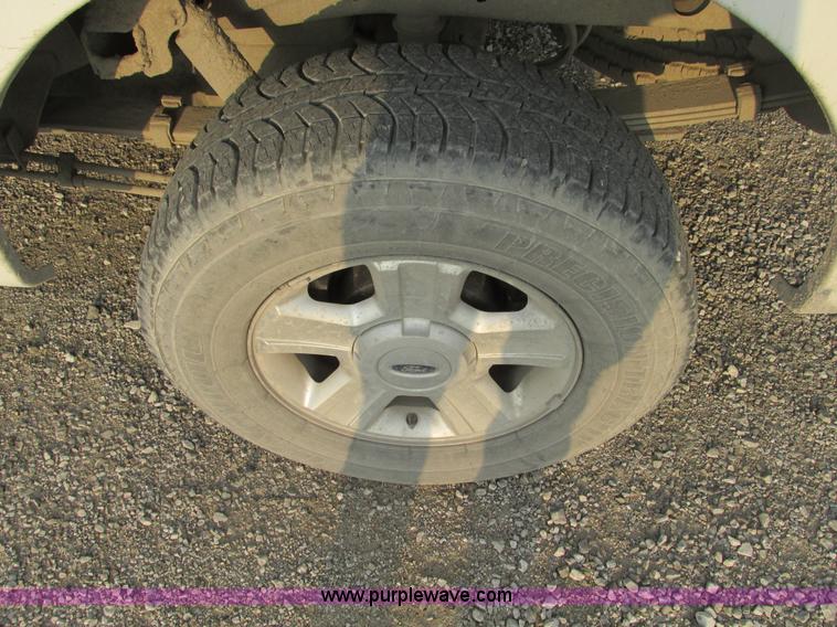 image for item F4048 2004 Ford F150 XLT Super Crew pickup truck