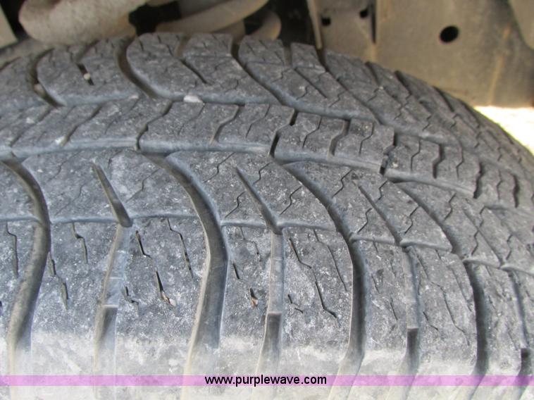 image for item F4048 2004 Ford F150 XLT Super Crew pickup truck