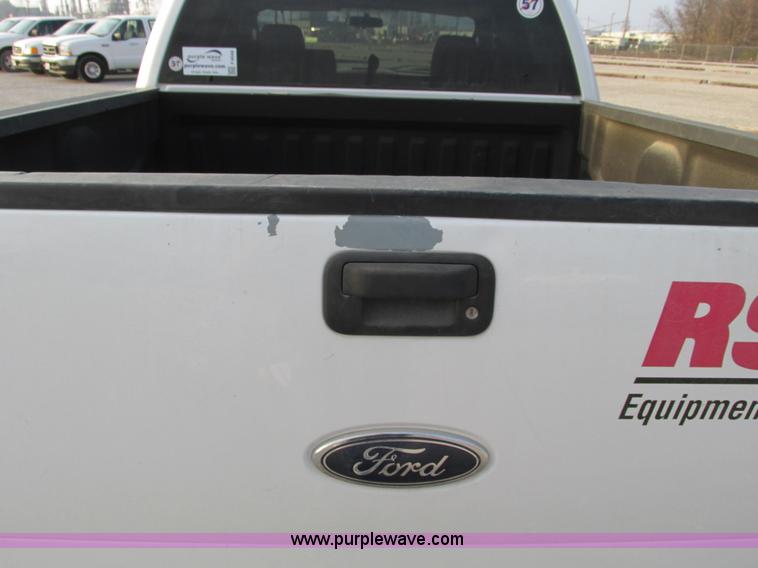 image for item F4048 2004 Ford F150 XLT Super Crew pickup truck