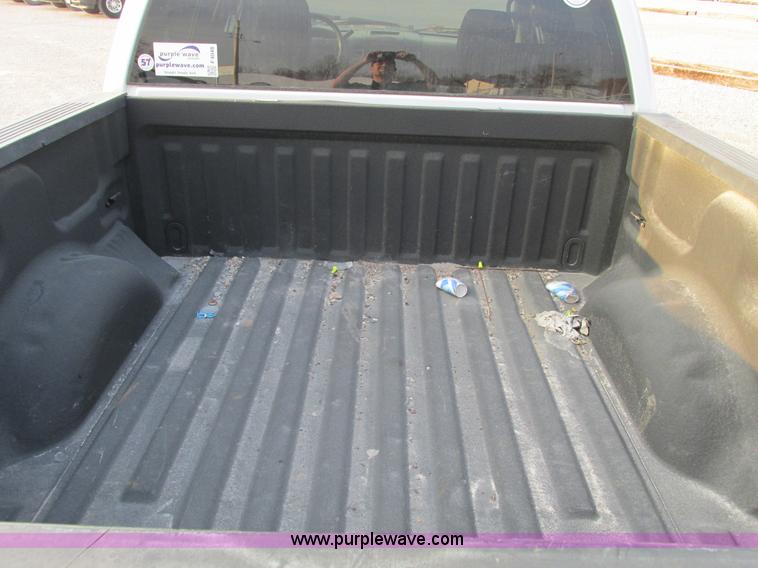 image for item F4048 2004 Ford F150 XLT Super Crew pickup truck
