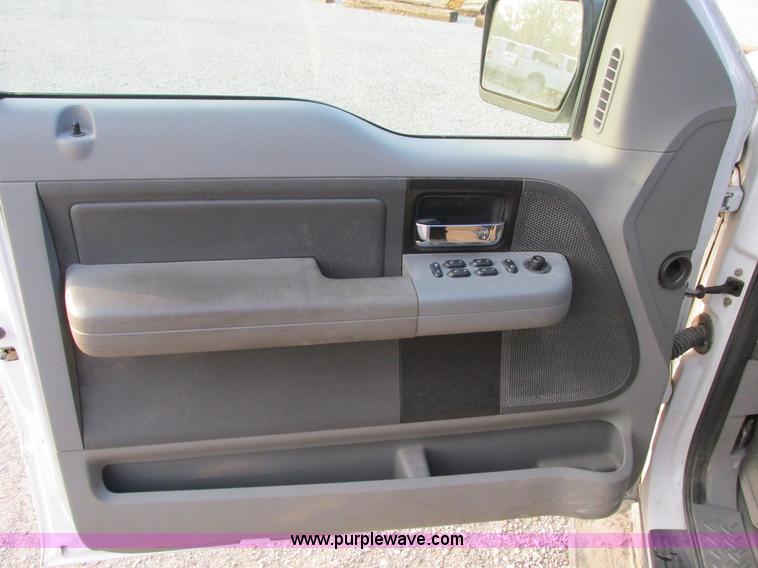 image for item F4049 2005 Ford F150 XLT SuperCab pickup truck