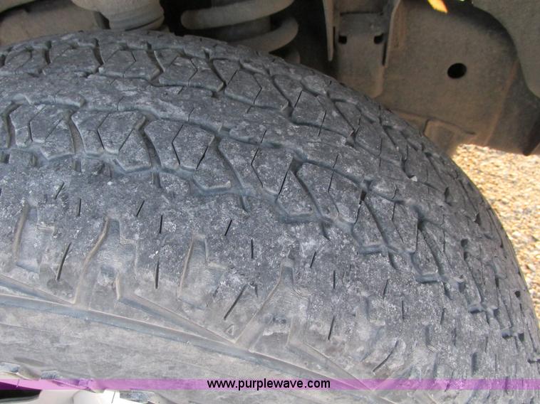 image for item F4049 2005 Ford F150 XLT SuperCab pickup truck