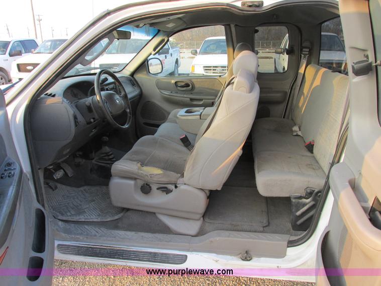 image for item F4050 2004 Ford F250 XLT SuperCab pickup truck