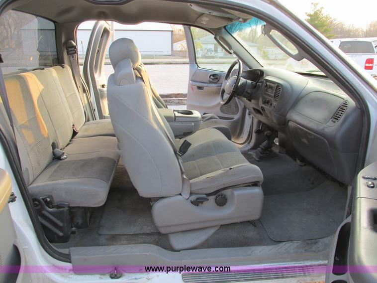 image for item F4050 2004 Ford F250 XLT SuperCab pickup truck