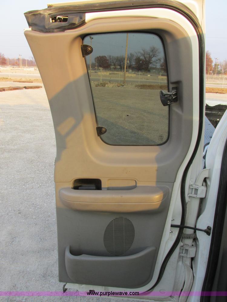 image for item F4050 2004 Ford F250 XLT SuperCab pickup truck