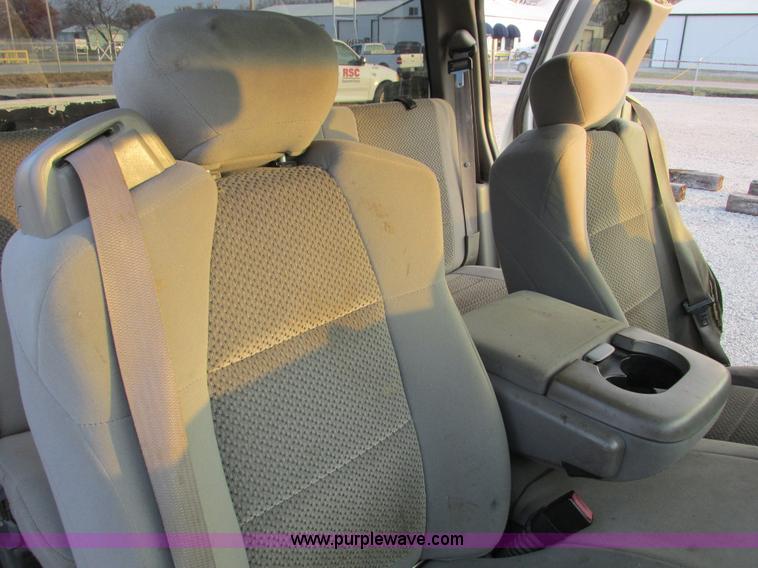 image for item F4050 2004 Ford F250 XLT SuperCab pickup truck