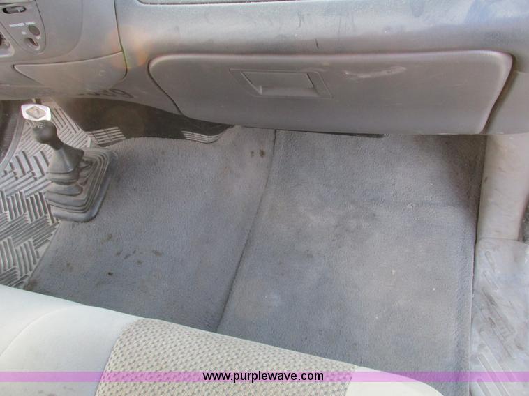 image for item F4050 2004 Ford F250 XLT SuperCab pickup truck