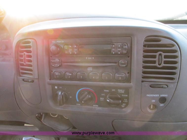 image for item F4050 2004 Ford F250 XLT SuperCab pickup truck