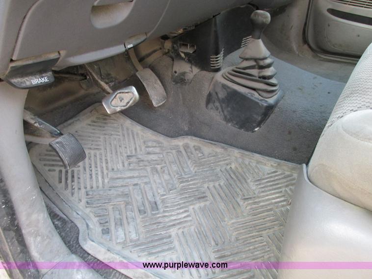 image for item F4050 2004 Ford F250 XLT SuperCab pickup truck