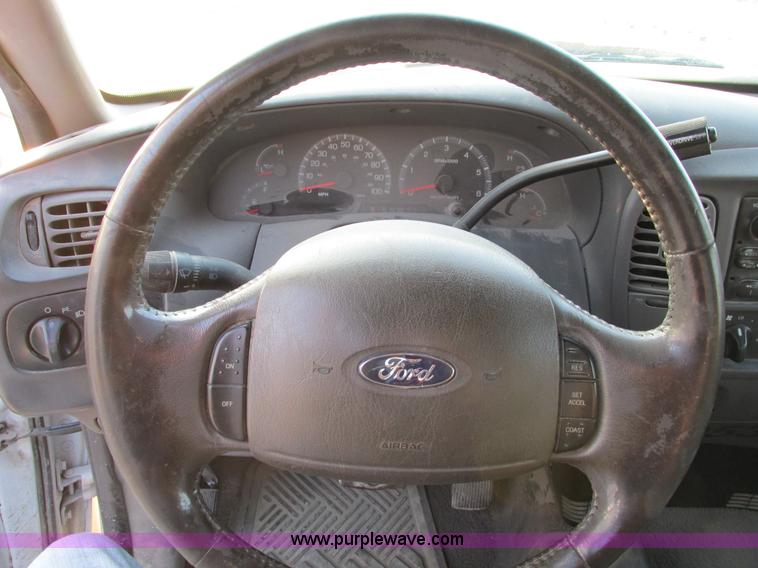 image for item F4050 2004 Ford F250 XLT SuperCab pickup truck