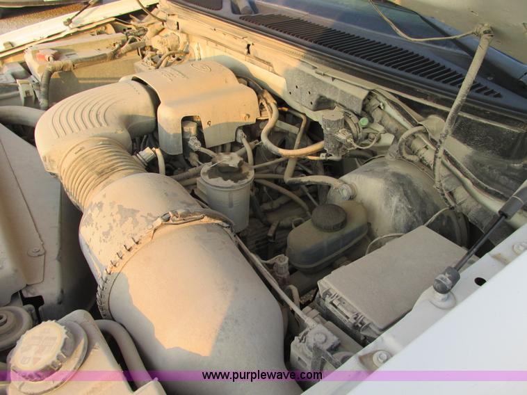 image for item F4050 2004 Ford F250 XLT SuperCab pickup truck