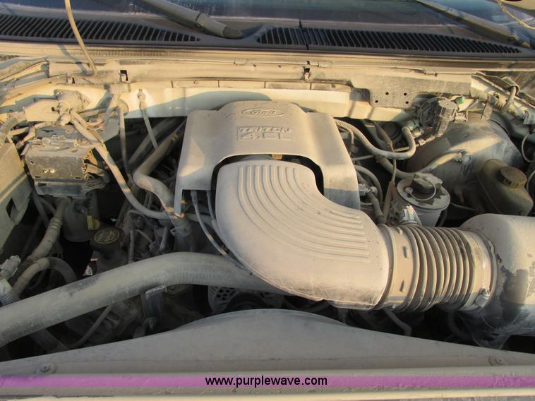 image for item F4050 2004 Ford F250 XLT SuperCab pickup truck