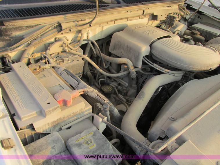 image for item F4050 2004 Ford F250 XLT SuperCab pickup truck