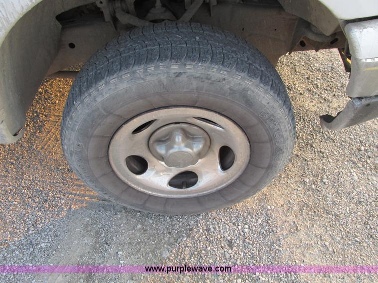 image for item F4050 2004 Ford F250 XLT SuperCab pickup truck