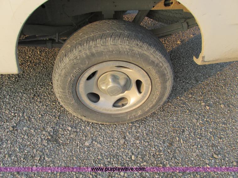 image for item F4050 2004 Ford F250 XLT SuperCab pickup truck