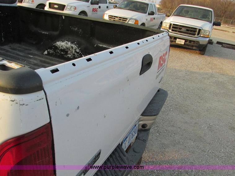 image for item F4050 2004 Ford F250 XLT SuperCab pickup truck