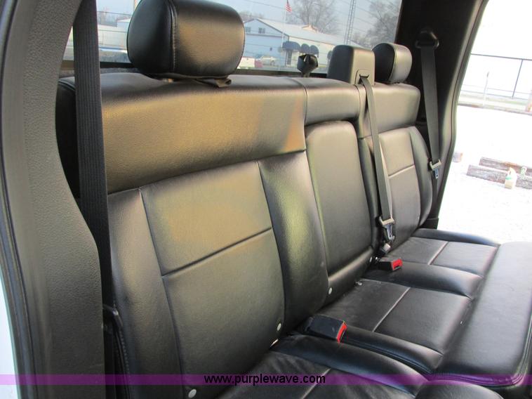 image for item F4051 2004 Ford F150 Lariat Super Crew pickup truck