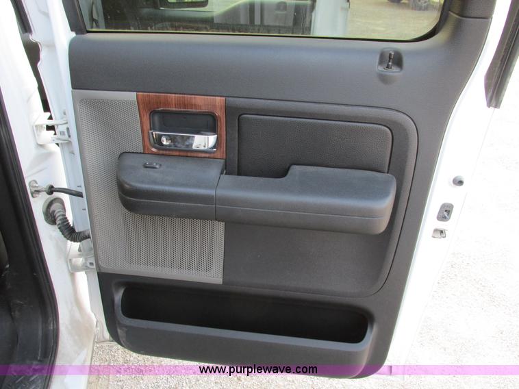 image for item F4051 2004 Ford F150 Lariat Super Crew pickup truck