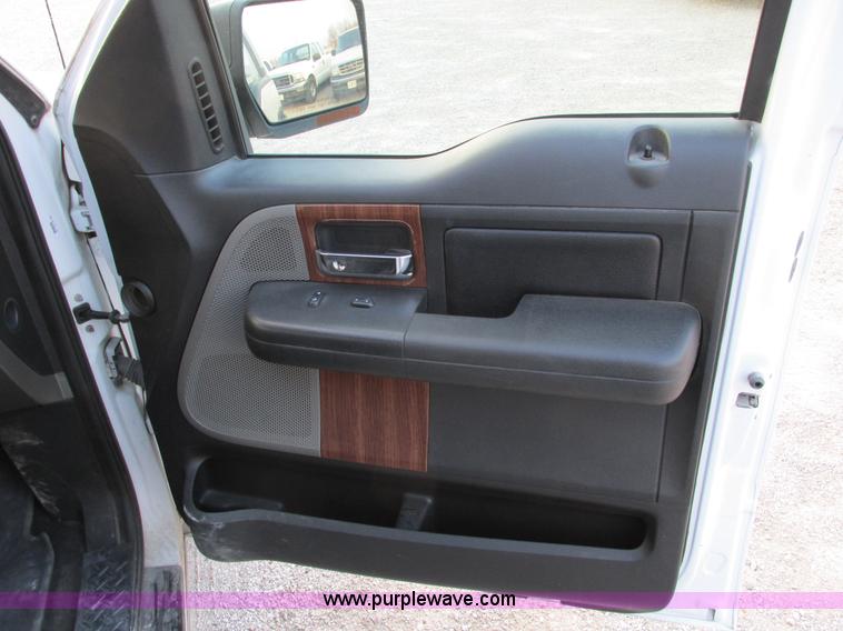 image for item F4051 2004 Ford F150 Lariat Super Crew pickup truck