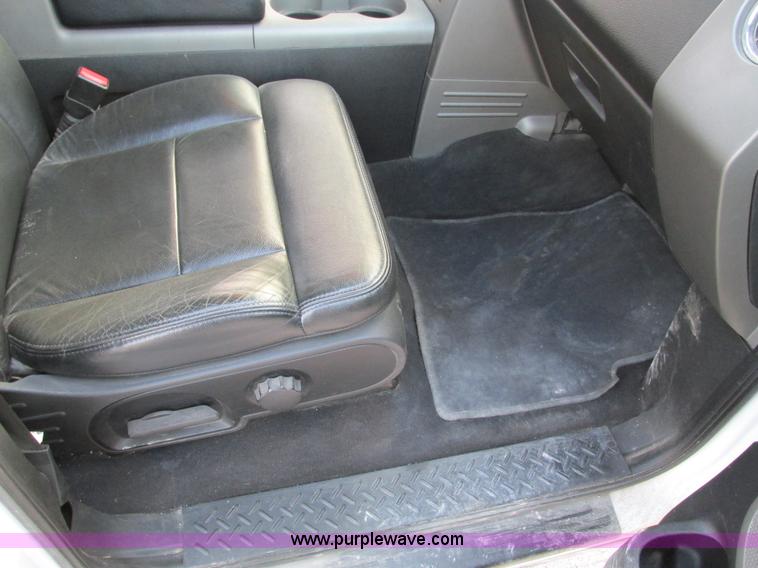 image for item F4051 2004 Ford F150 Lariat Super Crew pickup truck