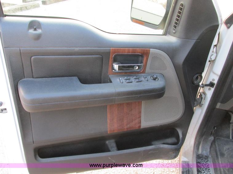 image for item F4051 2004 Ford F150 Lariat Super Crew pickup truck