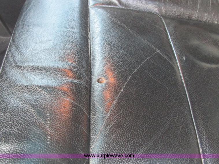 image for item F4051 2004 Ford F150 Lariat Super Crew pickup truck