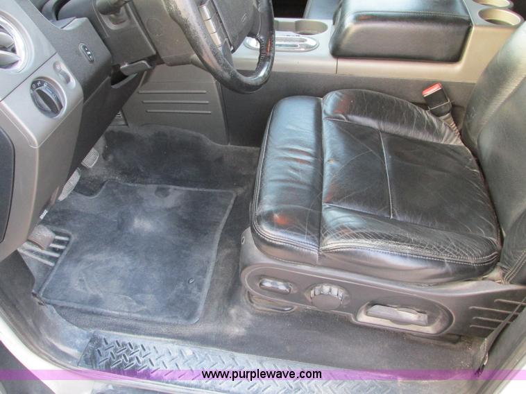 image for item F4051 2004 Ford F150 Lariat Super Crew pickup truck