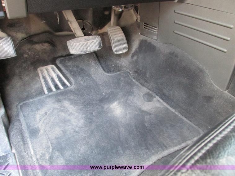 image for item F4051 2004 Ford F150 Lariat Super Crew pickup truck