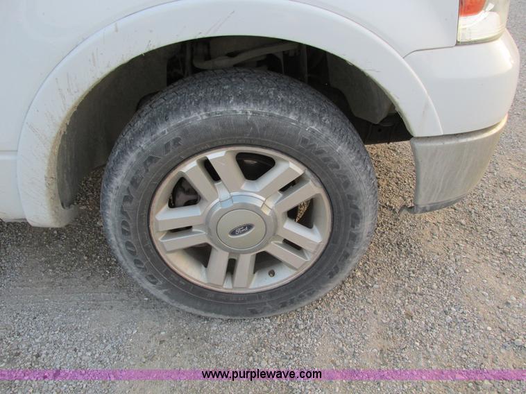 image for item F4051 2004 Ford F150 Lariat Super Crew pickup truck
