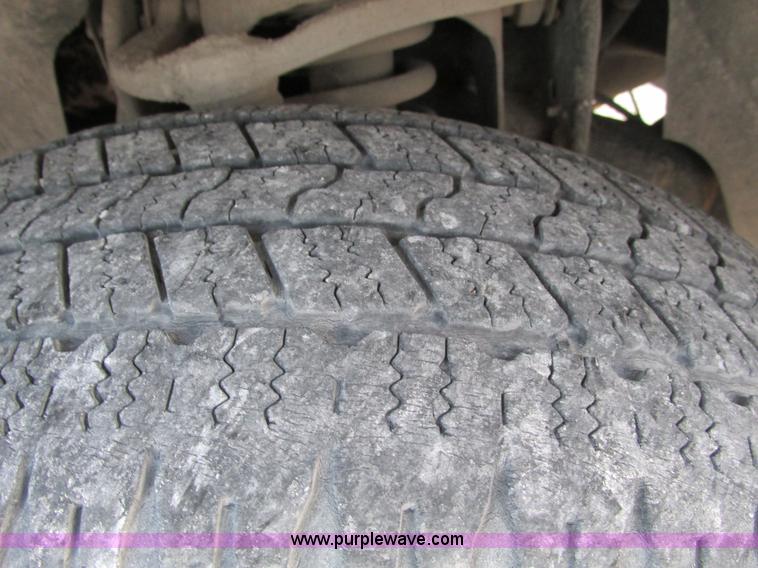 image for item F4051 2004 Ford F150 Lariat Super Crew pickup truck