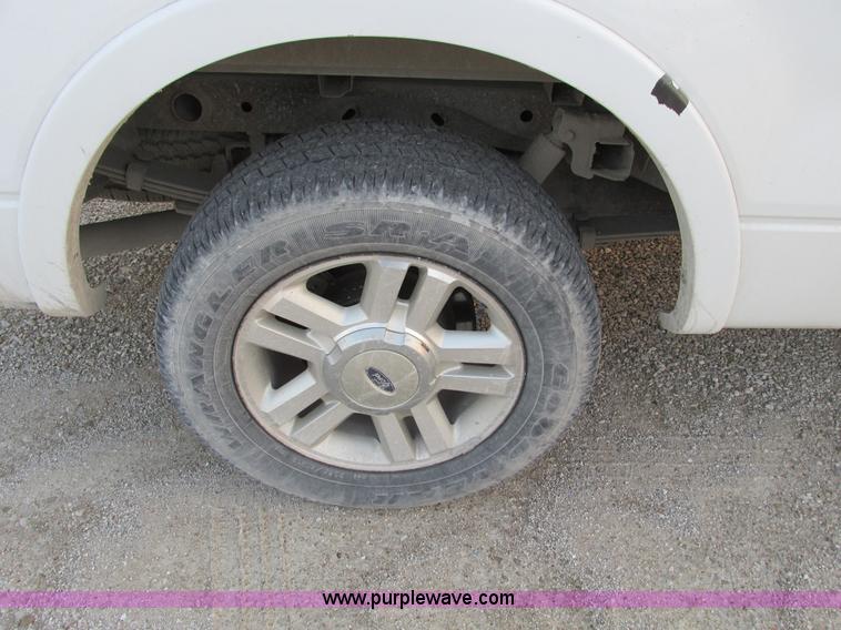 image for item F4051 2004 Ford F150 Lariat Super Crew pickup truck