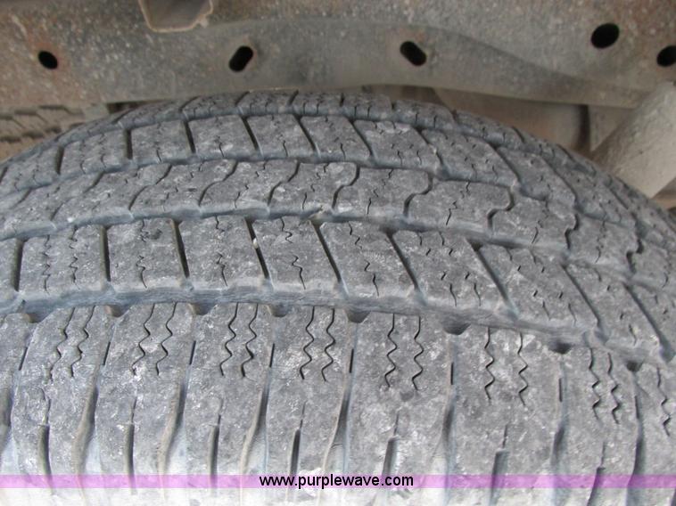 image for item F4051 2004 Ford F150 Lariat Super Crew pickup truck