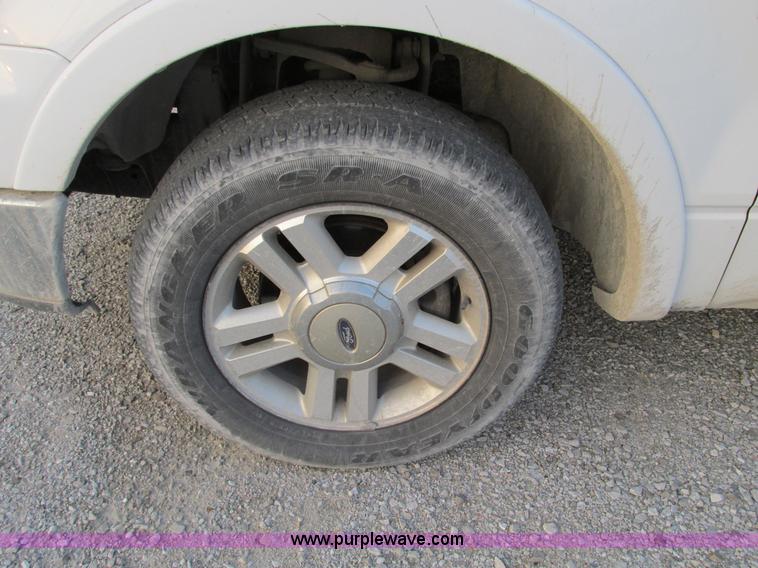 image for item F4051 2004 Ford F150 Lariat Super Crew pickup truck