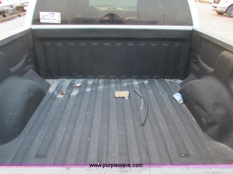 image for item F4051 2004 Ford F150 Lariat Super Crew pickup truck