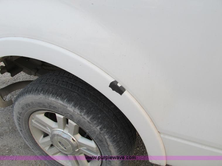 image for item F4051 2004 Ford F150 Lariat Super Crew pickup truck