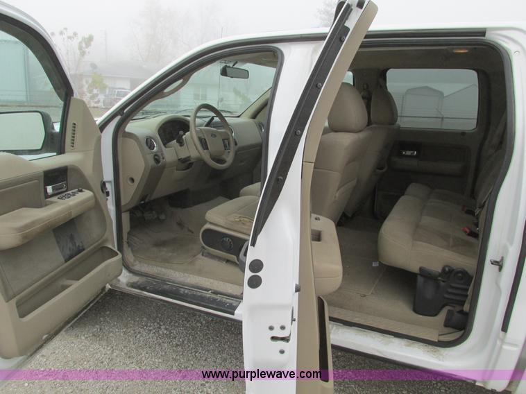 image for item F4052 2004 Ford F150 XLT Super Crew pickup truck