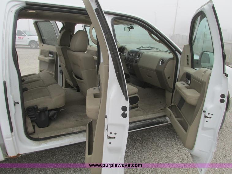 image for item F4052 2004 Ford F150 XLT Super Crew pickup truck