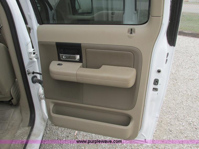 image for item F4052 2004 Ford F150 XLT Super Crew pickup truck