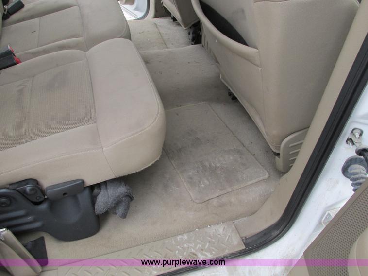 image for item F4052 2004 Ford F150 XLT Super Crew pickup truck