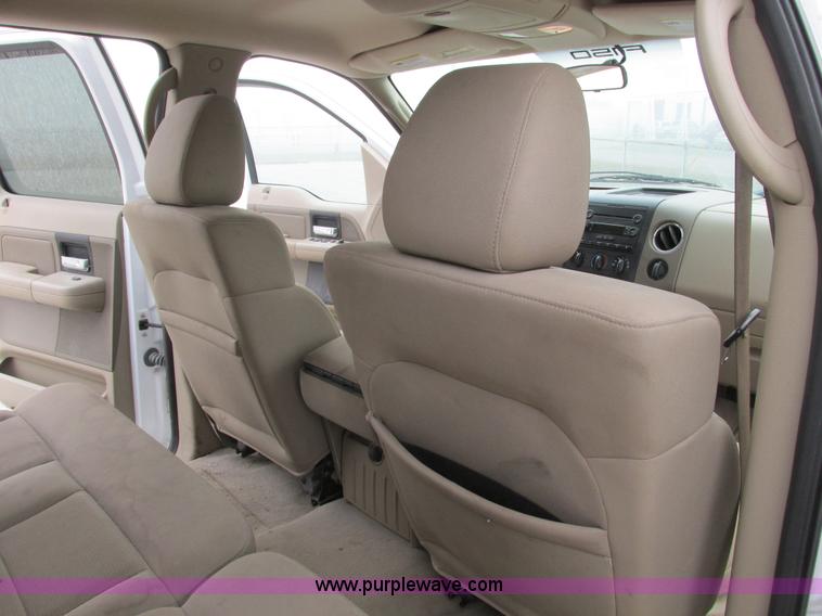 image for item F4052 2004 Ford F150 XLT Super Crew pickup truck