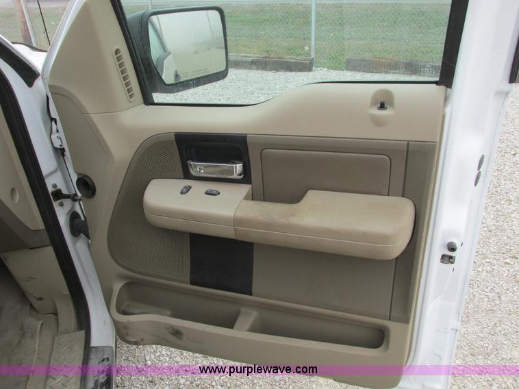 image for item F4052 2004 Ford F150 XLT Super Crew pickup truck