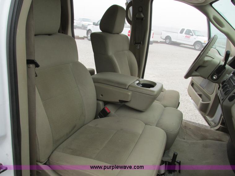 image for item F4052 2004 Ford F150 XLT Super Crew pickup truck