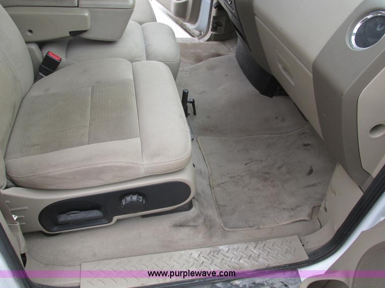 image for item F4052 2004 Ford F150 XLT Super Crew pickup truck