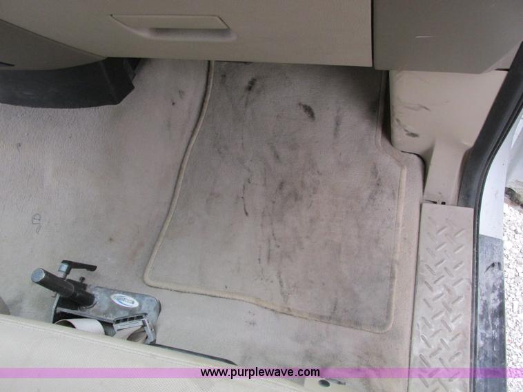 image for item F4052 2004 Ford F150 XLT Super Crew pickup truck