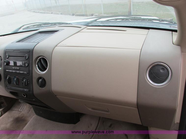 image for item F4052 2004 Ford F150 XLT Super Crew pickup truck